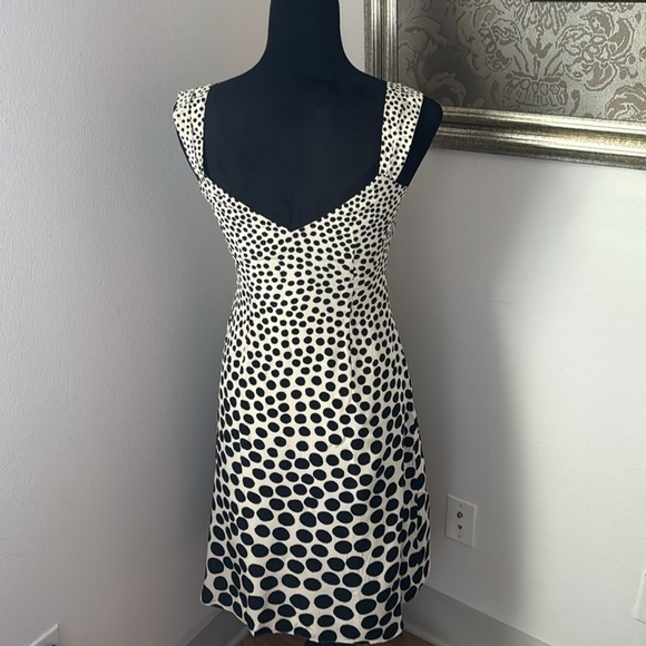 Ann Taylor ivory black polka dot sleeveless 100% silk mid length dress Sz 0 - Picture 3 of 7